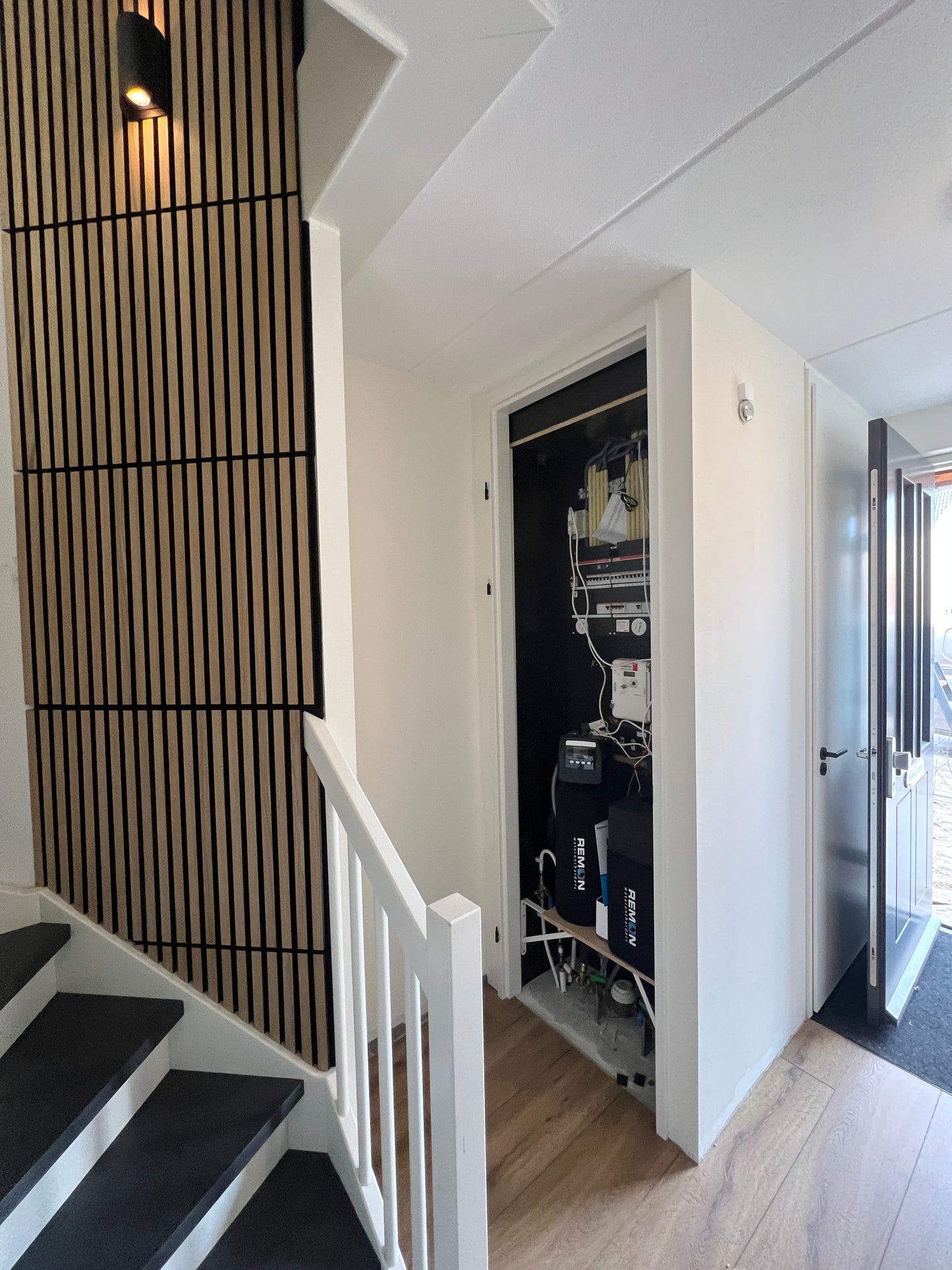 Installation cabinet