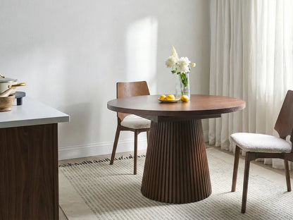 Uitschuifbare eettafel van donker essenhout