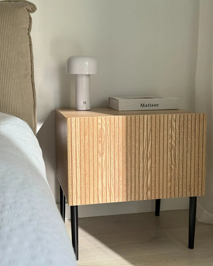 Nachtkastje van natuurlijk essenhout
